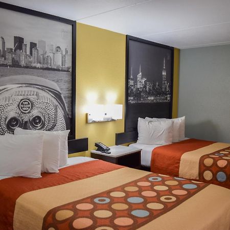 Super 8 Downtown Raleigh Motel Bagian luar foto