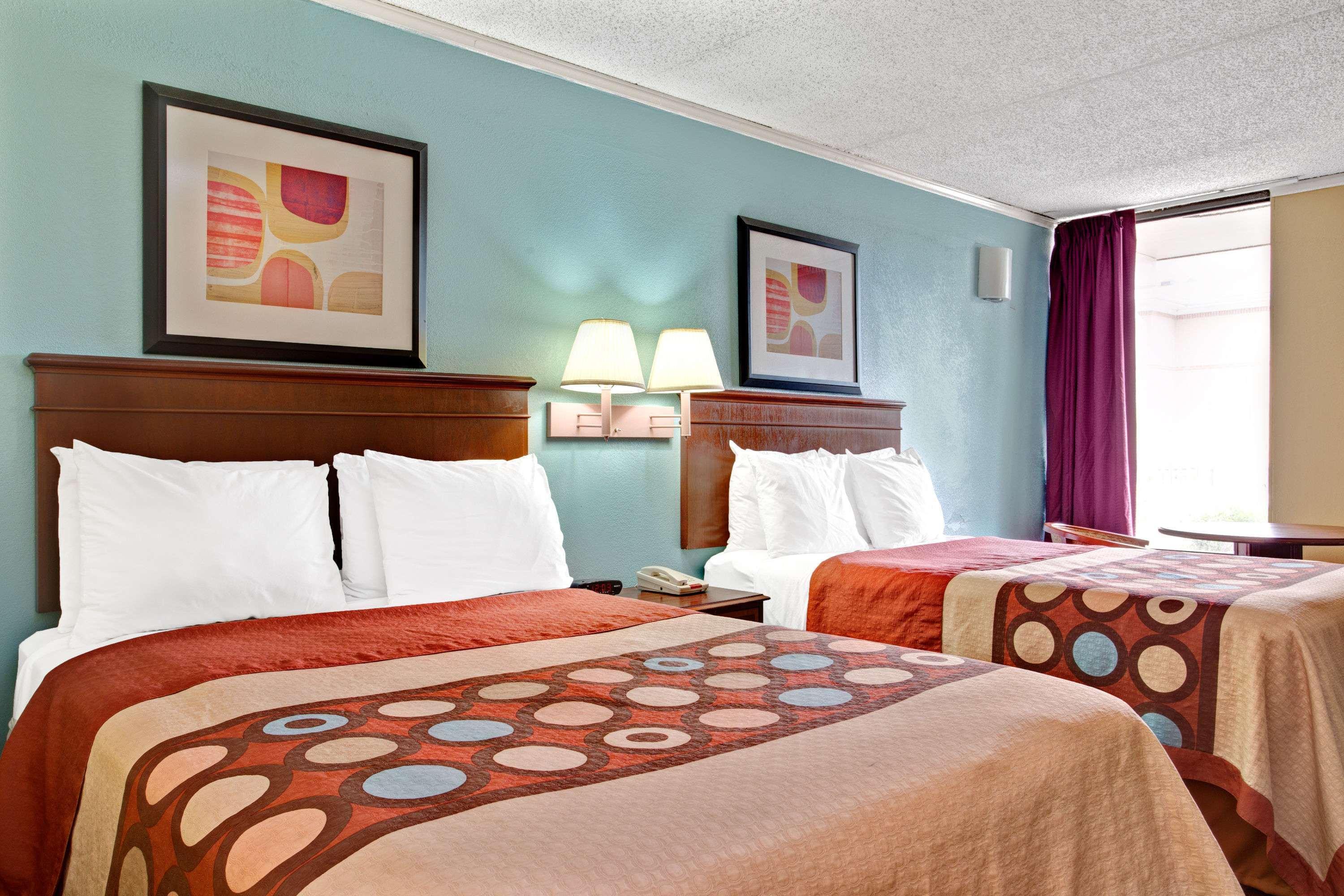 Super 8 Downtown Raleigh Motel Bagian luar foto