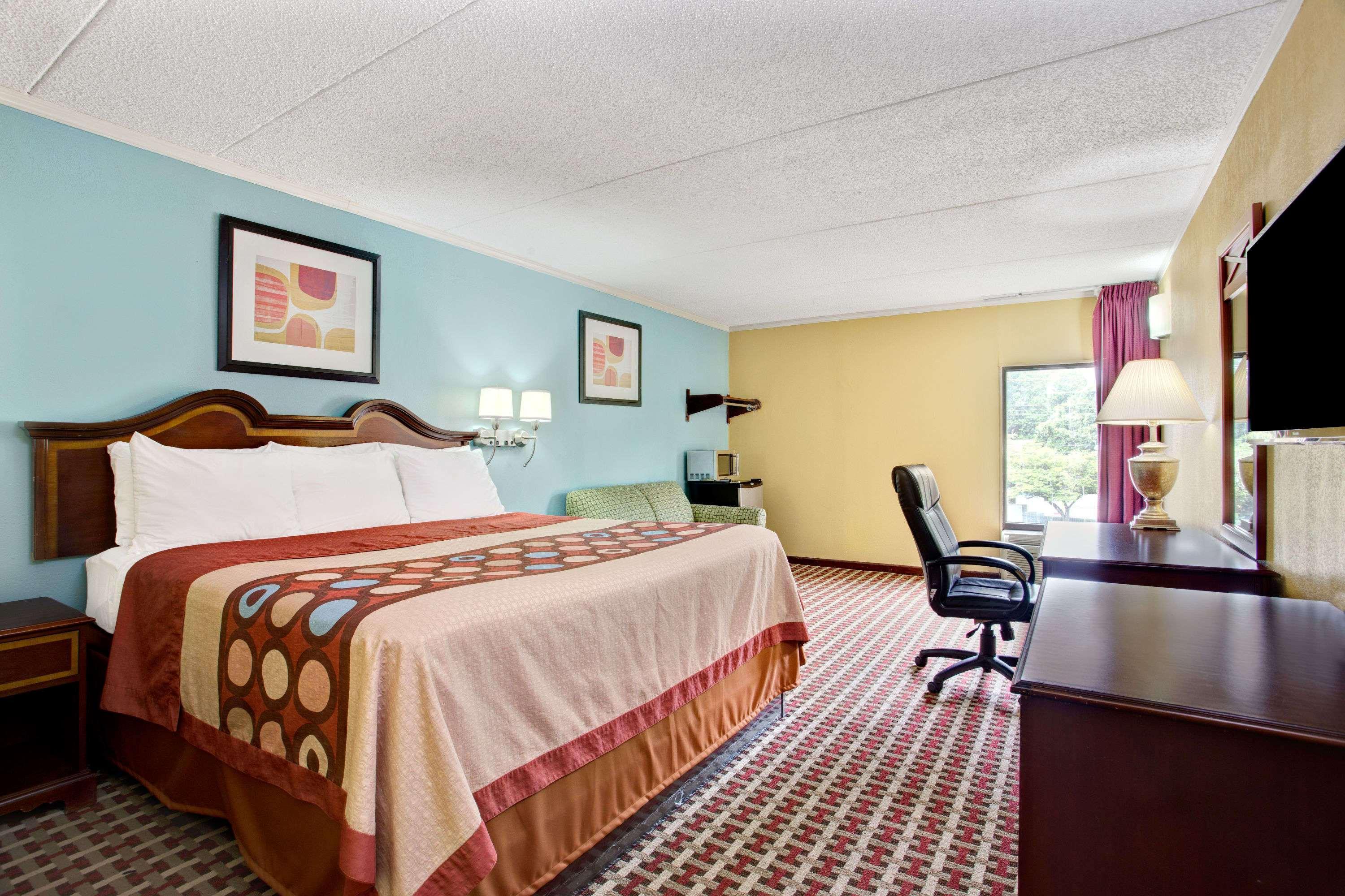 Super 8 Downtown Raleigh Motel Bagian luar foto
