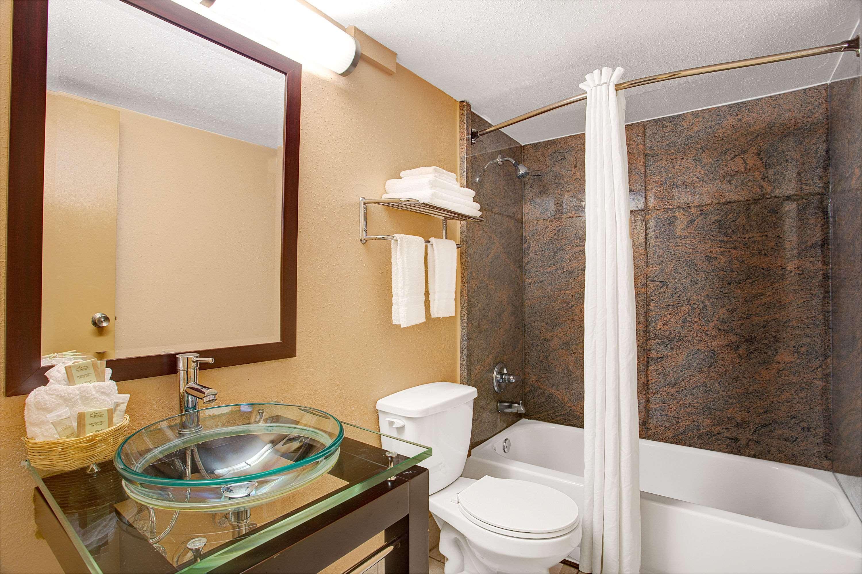 Super 8 Downtown Raleigh Motel Bagian luar foto