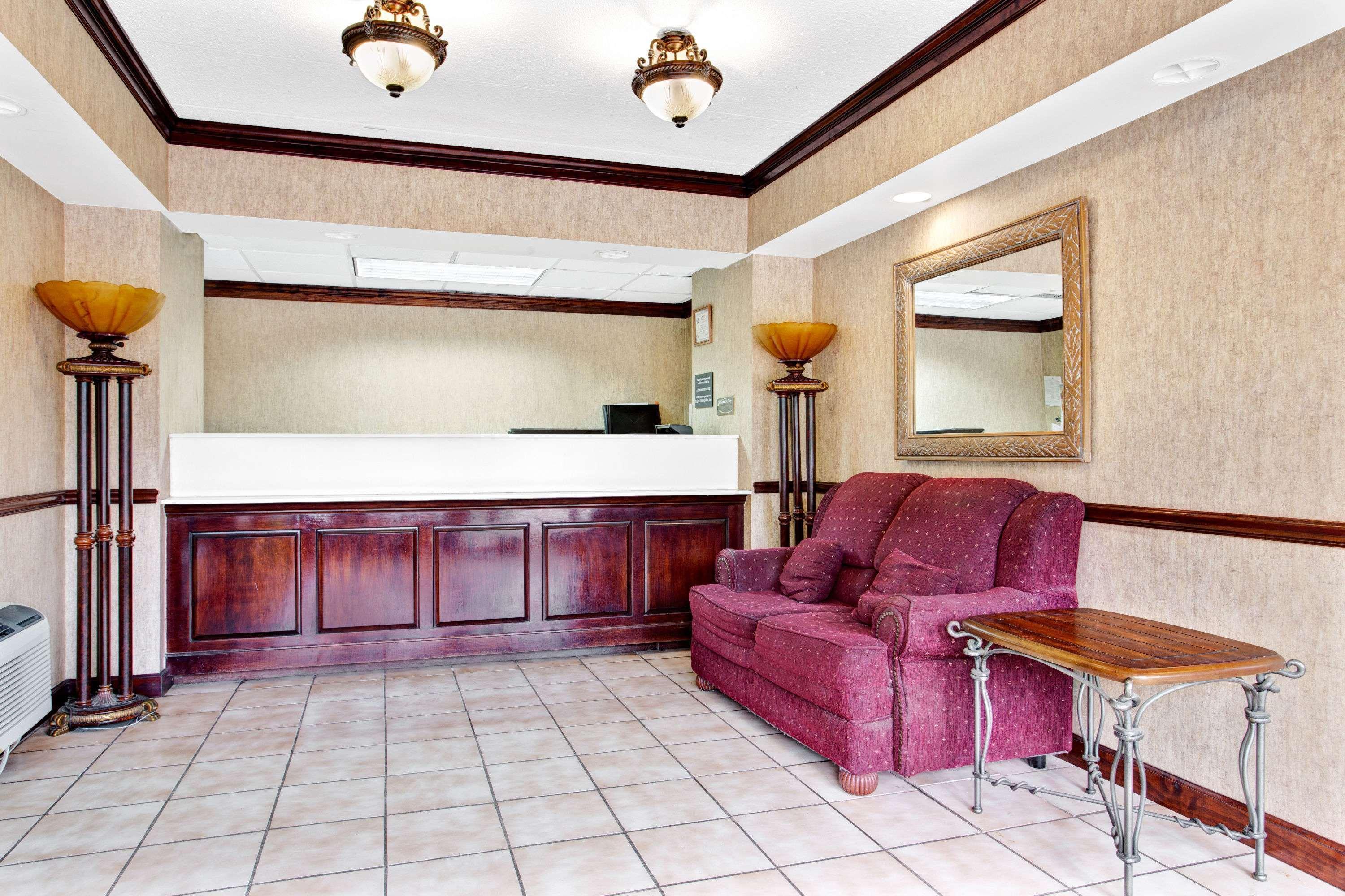 Super 8 Downtown Raleigh Motel Bagian luar foto