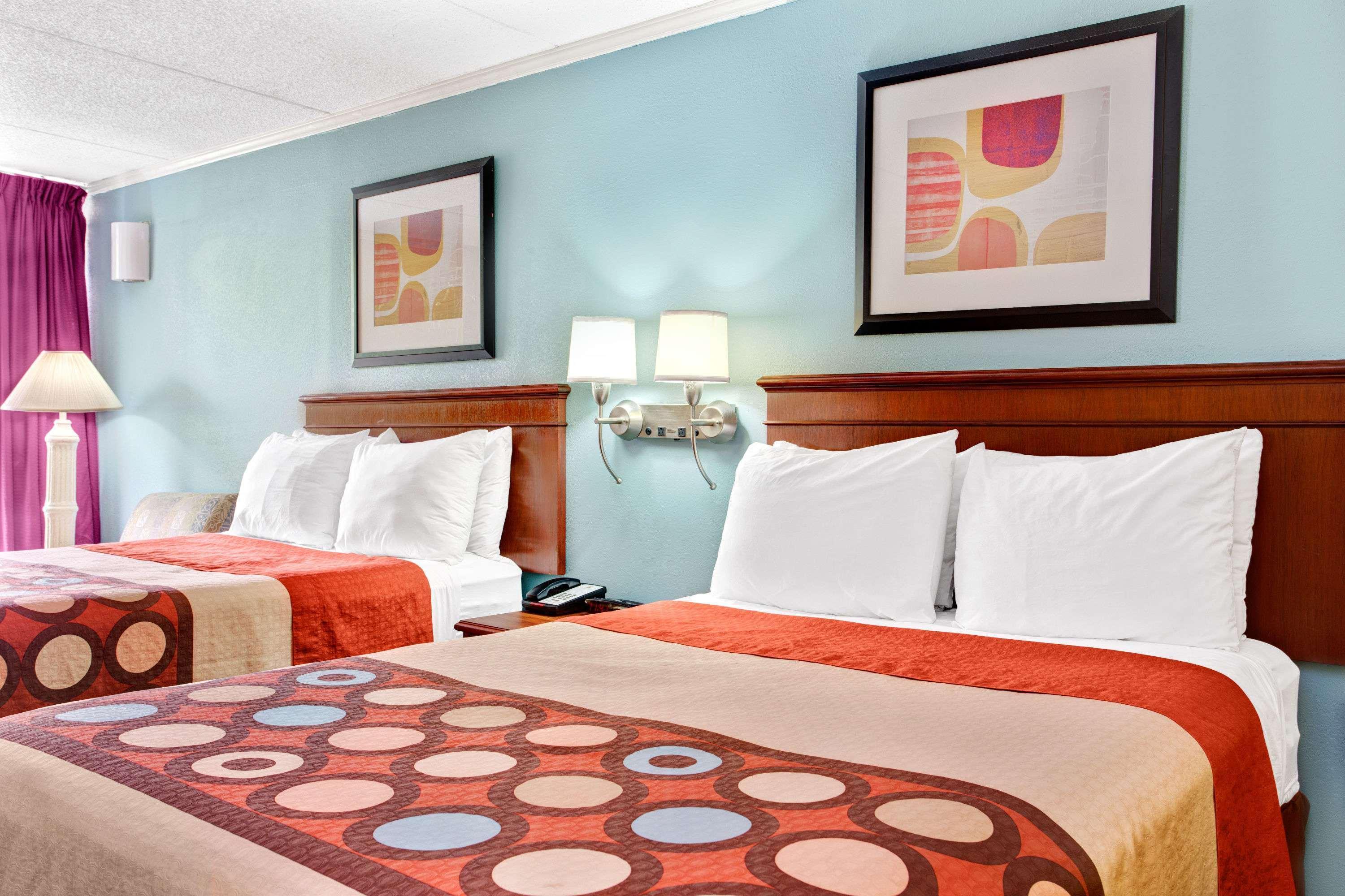 Super 8 Downtown Raleigh Motel Bagian luar foto