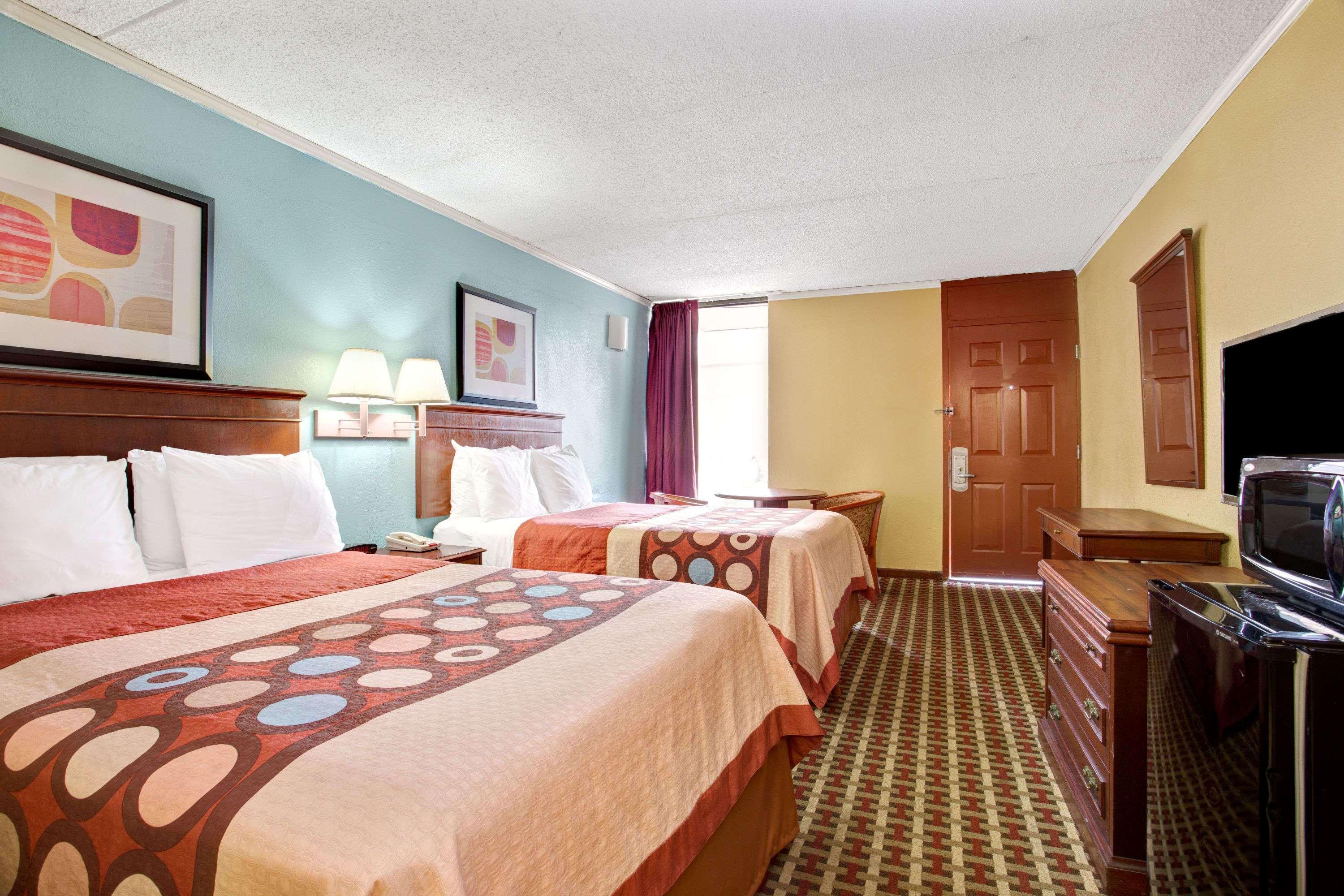 Super 8 Downtown Raleigh Motel Bagian luar foto