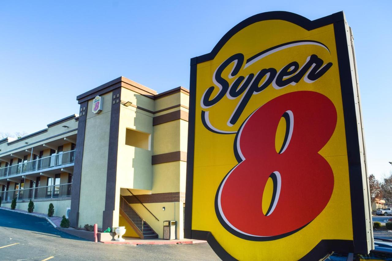 Super 8 Downtown Raleigh Motel Bagian luar foto