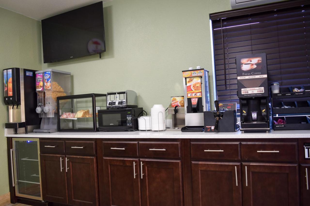 Super 8 Downtown Raleigh Motel Bagian luar foto