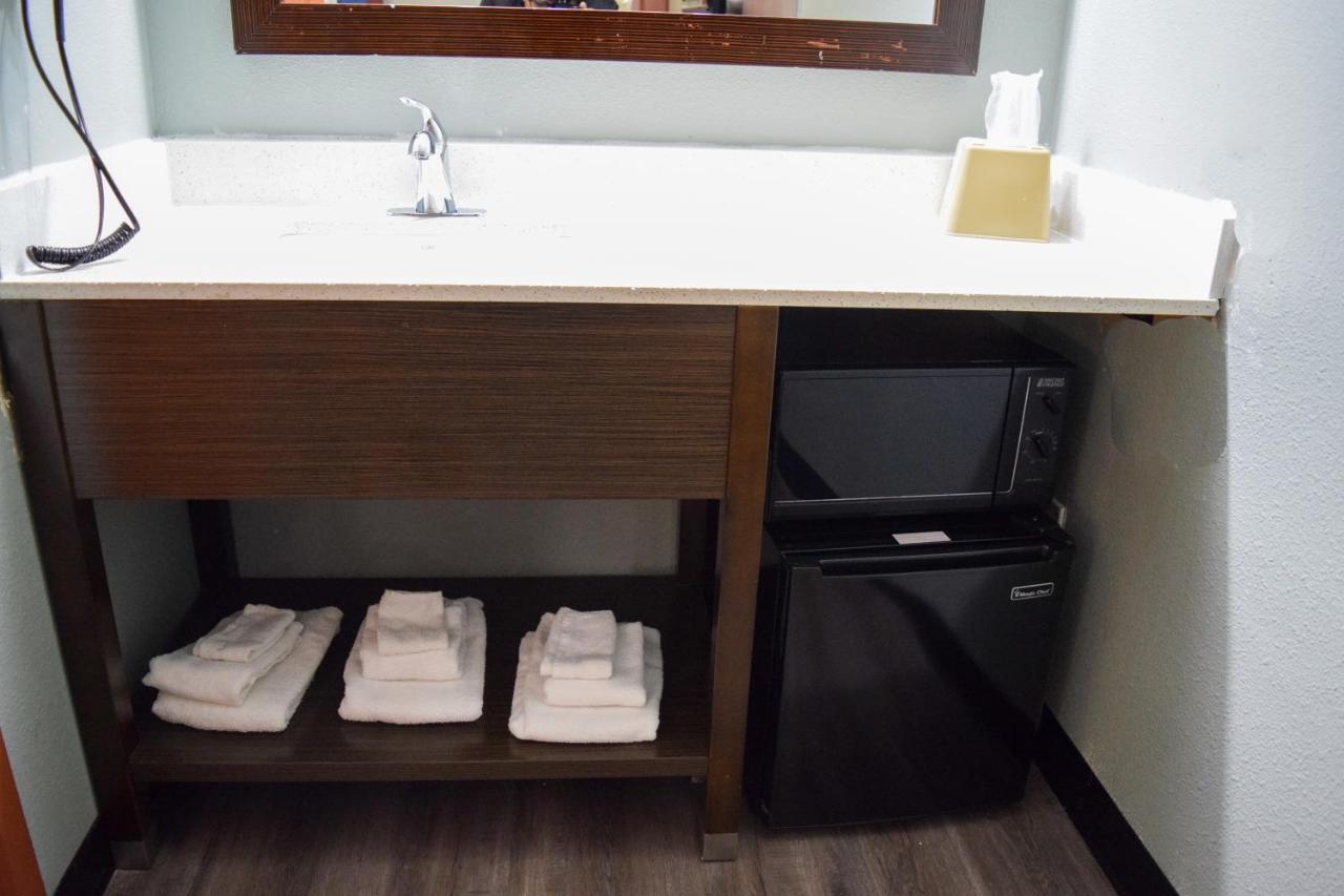Super 8 Downtown Raleigh Motel Bagian luar foto