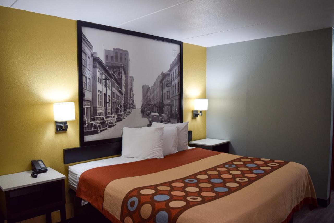 Super 8 Downtown Raleigh Motel Bagian luar foto