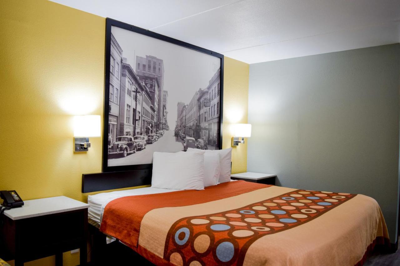 Super 8 Downtown Raleigh Motel Bagian luar foto